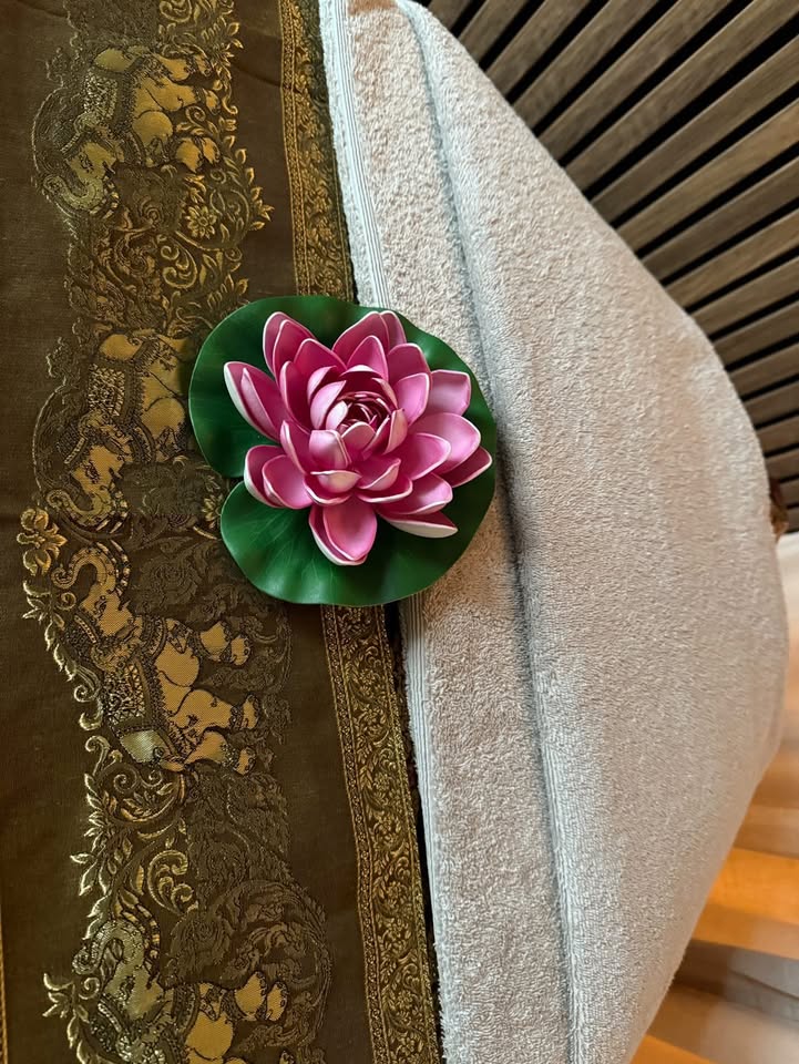 Lotus flower decoration on the Siam Spa treatment table